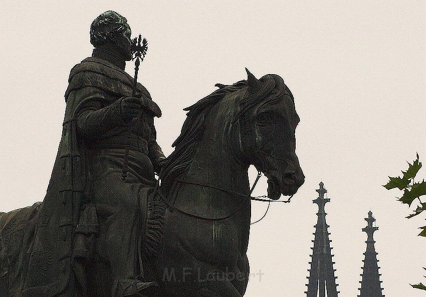 Reiterdenkmal kehrt zurueck auf dem Heumarkt P93.JPG